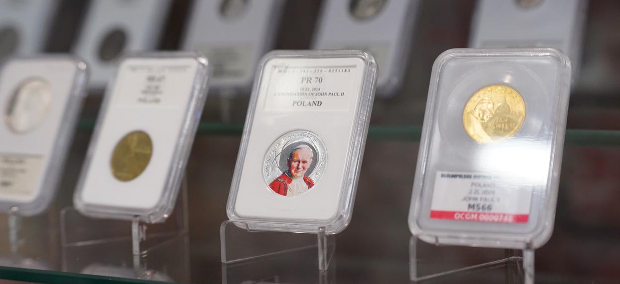wystawa monet z Papieżem