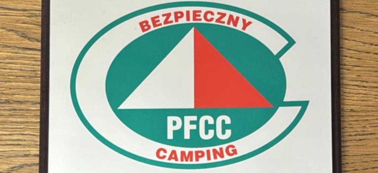 bezpieczny camping - plakietka