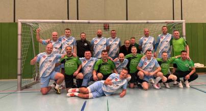 pamiątkowe zdjęcie z rywalami