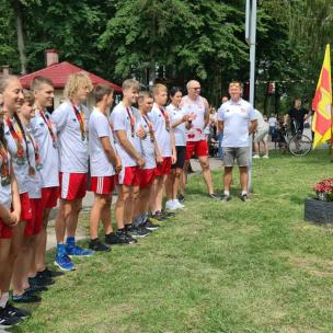 POWITALI MISTRZÓW ŚWIATA W SMOCZYCH ŁODZIACH